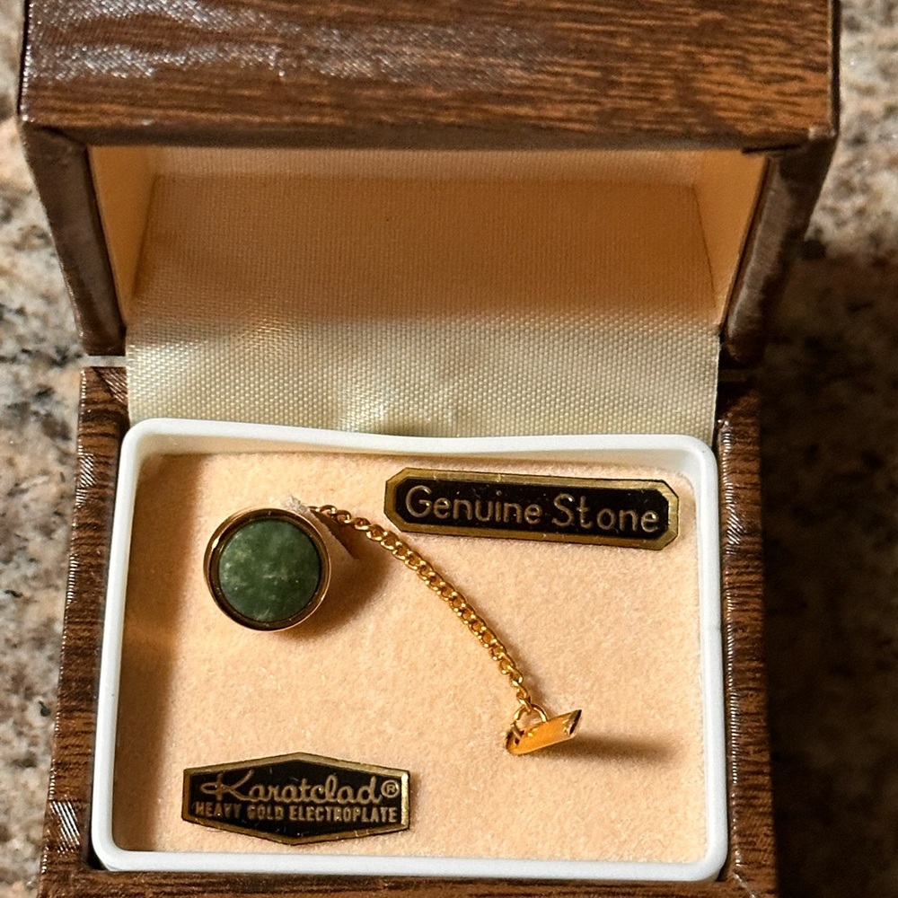 Vintage Simmons Green Genuine Stone Tie Tac Pin Gold